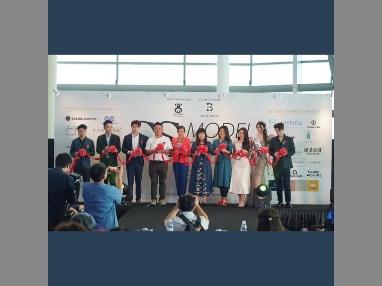 The first collaboration between DIAMOND SPONSOR ZEON PROPERTIES GROUP and B.U.G Group (STAIRS COFFEE), SS Global Entertainment are here to organize the competition event “SS MODEL SEARCH”
